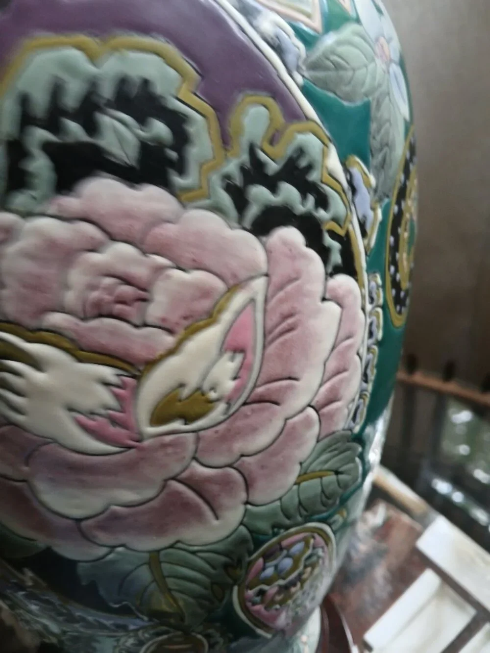 Chinoiserie / Vtg Oriental Style Hand Painted Ceramic Table Lamp